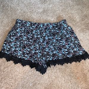Floral shorts! Size small